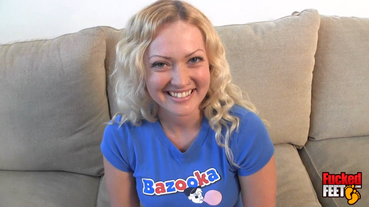 Wide Soles Stephanie Anders Gets Feet Worshiped